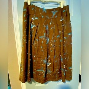 Embroidered midi skirt with Pearl accents